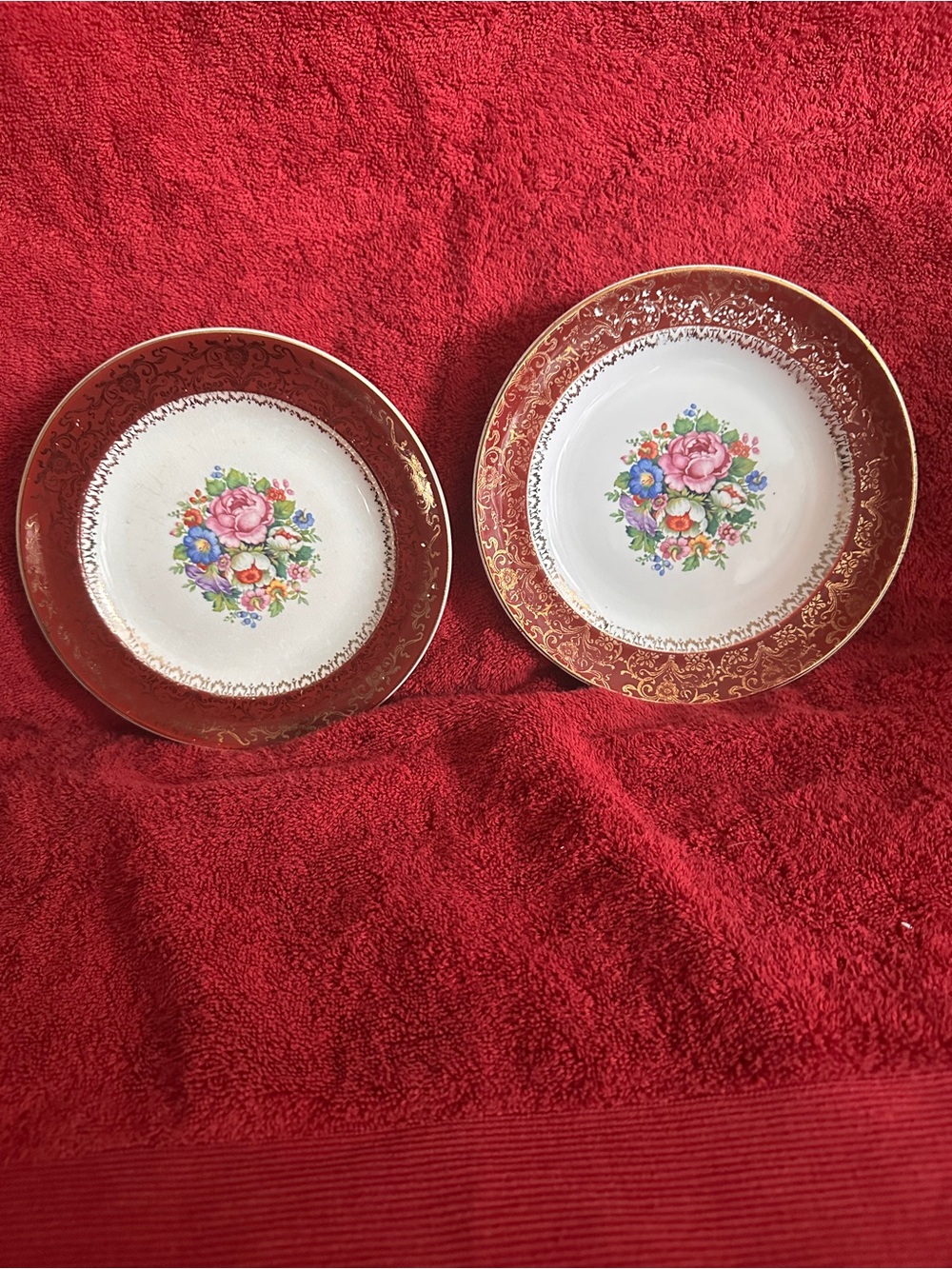 PEGASUS by SEBRING  Red Floral 9.25"  Plate 22K Gold Trimmed USA - Set of 2